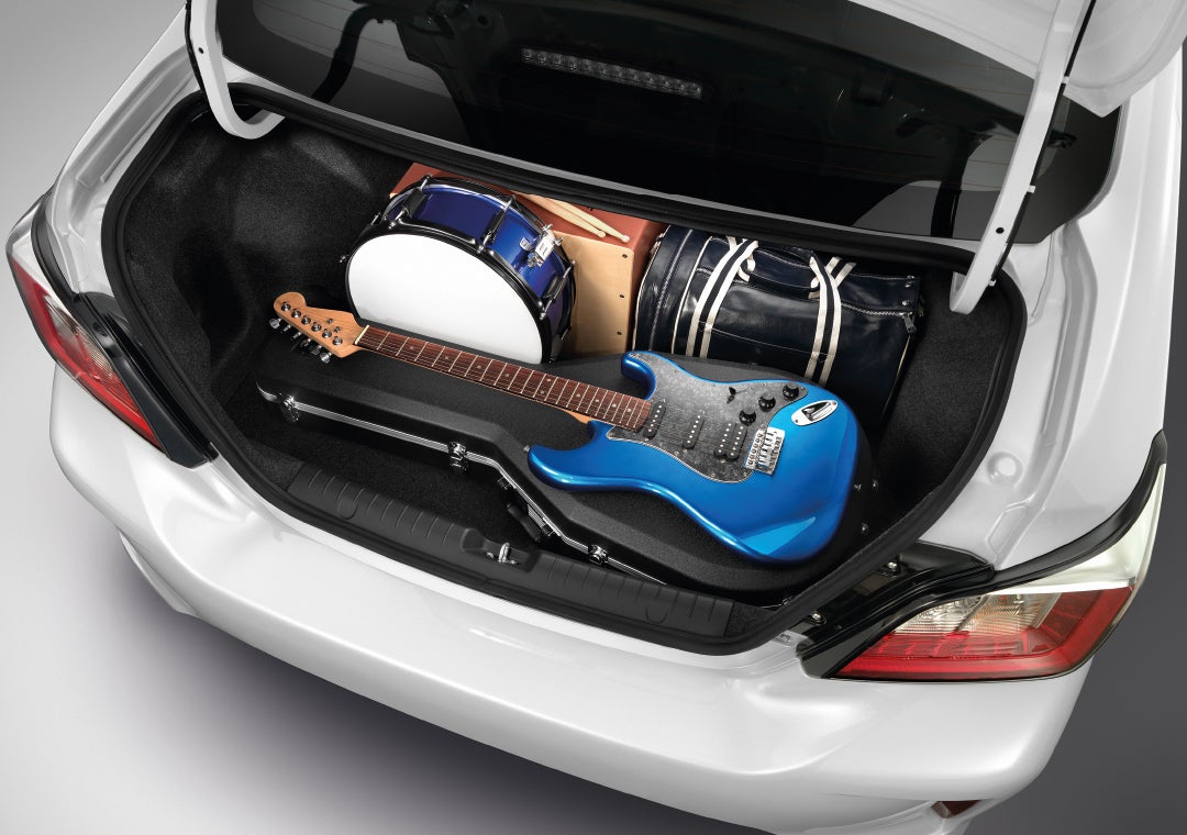SPACIOUS TRUNK ROOM