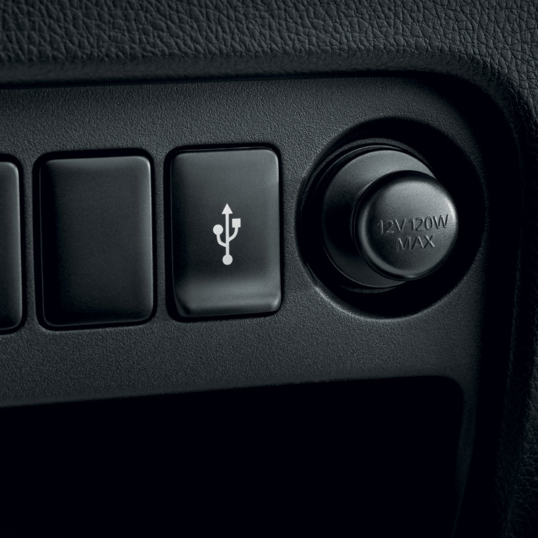 USB PORT AND DC 12V ACCESSORY POWER