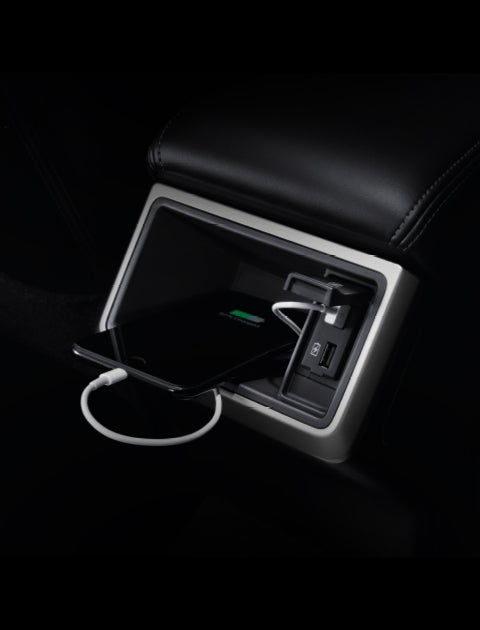 USB PORT SMARTPHONE TRAY AND USB CHARGING SOCKETS IN CENTER CONSOLE