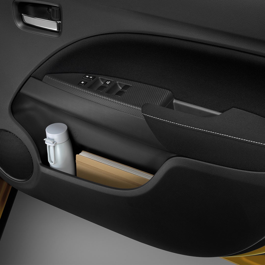 FRONT DOORS POCKET WITH BOTTLE HOLDERS