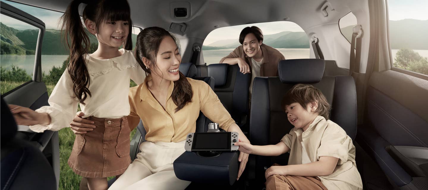 https://www.mitsubishi-motors.co.th/content/dam/mitsubishi-motors-th/images/site-images/vehicle-page-assets/xpander-cross/2023/highlight/xpander-cross-highlight-7-flexible-seat.jpg?width=1440&auto=webp&quality=70