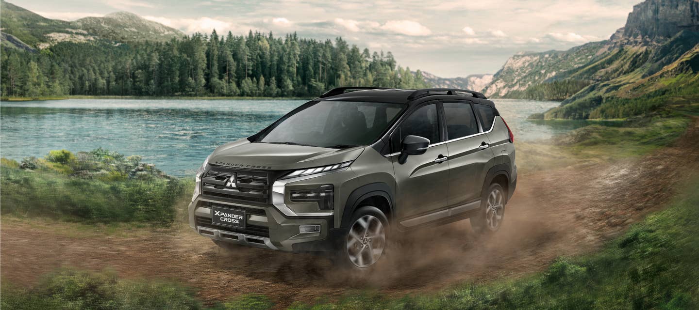 https://www.mitsubishi-motors.co.th/content/dam/mitsubishi-motors-th/images/site-images/vehicle-page-assets/xpander-cross/2023/highlight/xpander-cross-highlight-banner.jpg?width=1440&auto=webp&quality=70