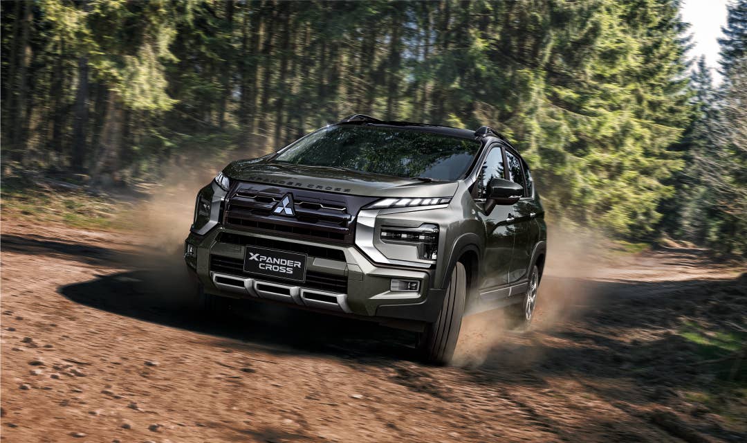 https://www.mitsubishi-motors.co.th/content/dam/mitsubishi-motors-th/images/site-images/vehicle-page-assets/xpander-cross/2023/mainpage/xpander-cross-mainpage-design-update.jpg?width=1080&auto=webp&quality=70