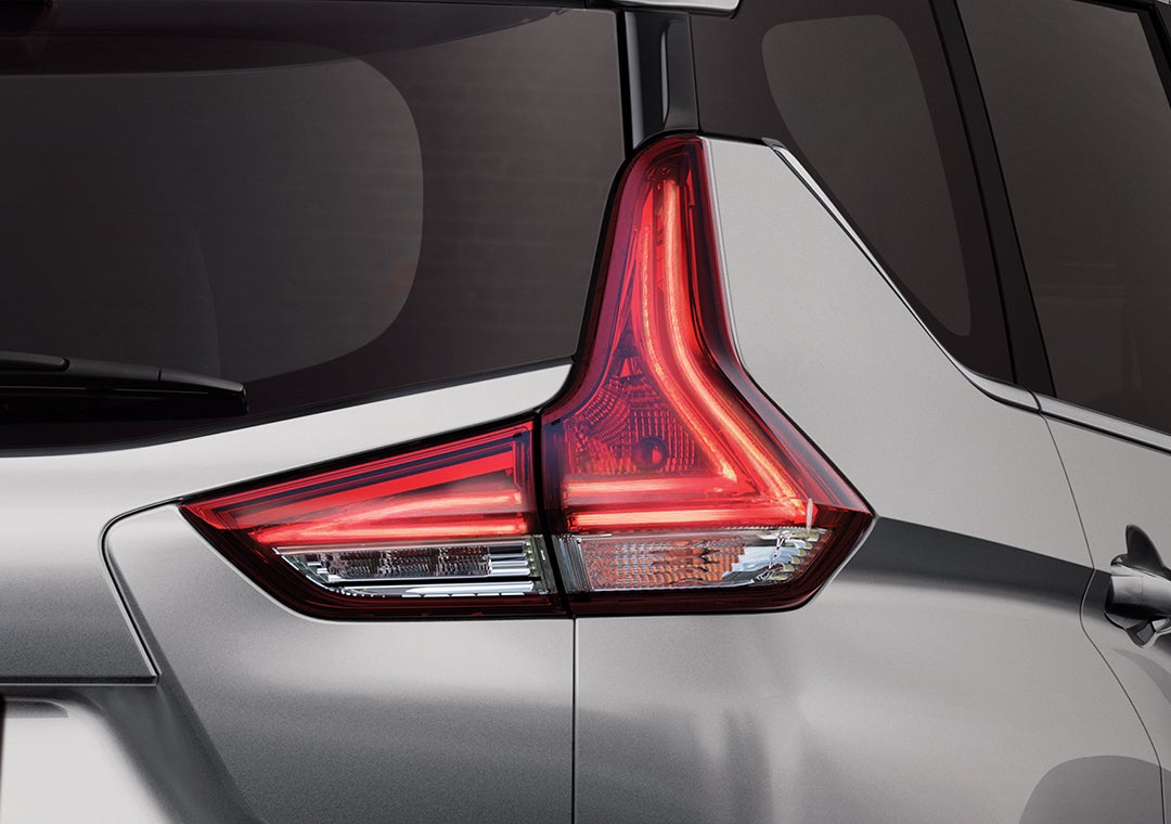 LED L-ILLUMINATION TUBE TAIL LIGHTS